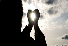 哪里能找到皇马对阵马竞的欧冠决赛视频？这场对决有哪些经典瞬间值得回味？